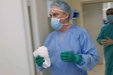 Уволен единственный в России врач, делавший пересадку почки грудничкам
